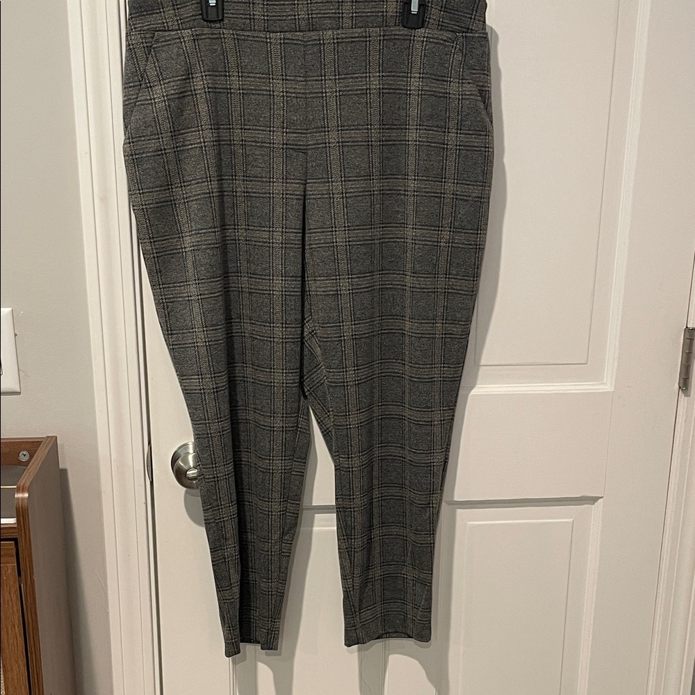 Women’s Plaid Gray plaid Pants